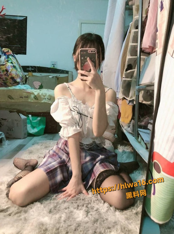 用户求瓜 浙大城市学院 白炜彤 被曝光性生活频繁 各种狂野姿势 口爆足交玩转不停 简直小骚货本货！
