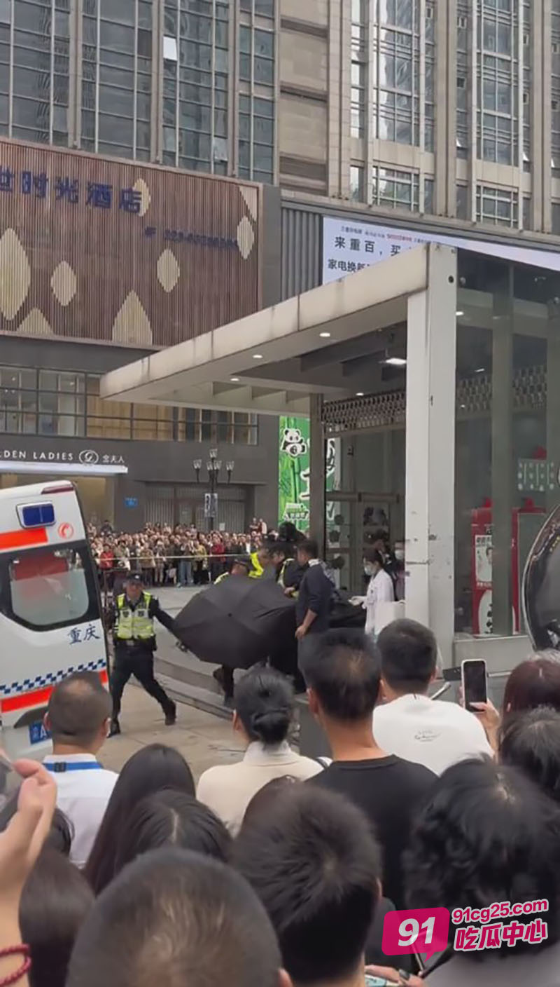 重庆男子持菜刀砍人 现场视频曝光 血腥慎入！ 配图3