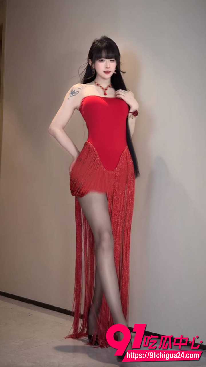 黑丝红裙兔女郎制服诱惑9 黑丝红裙兔女郎制服诱惑9