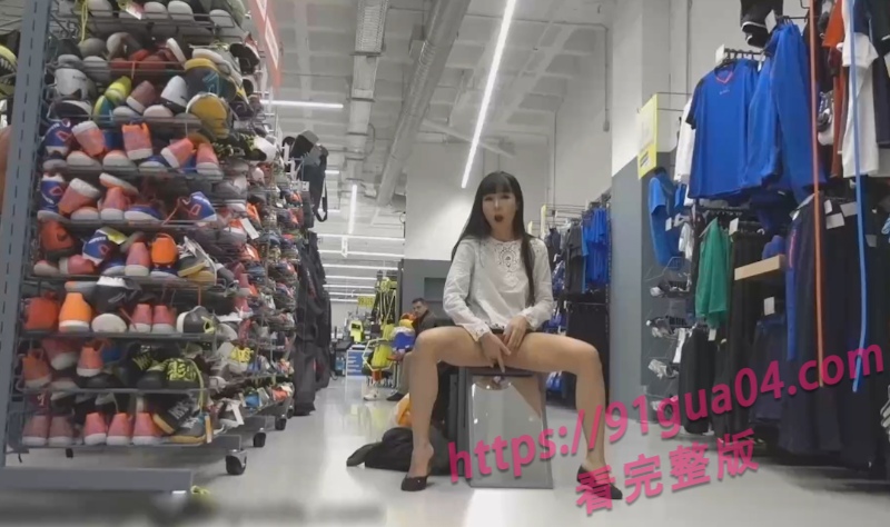 中日混血女神挑战商场自慰 当着路人面潮喷！
