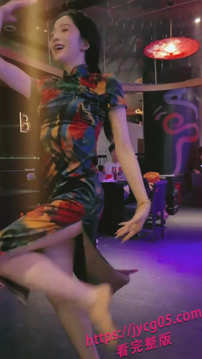 传说中的腿咚！这难度没几年舞蹈功底做不出来！ 配图3