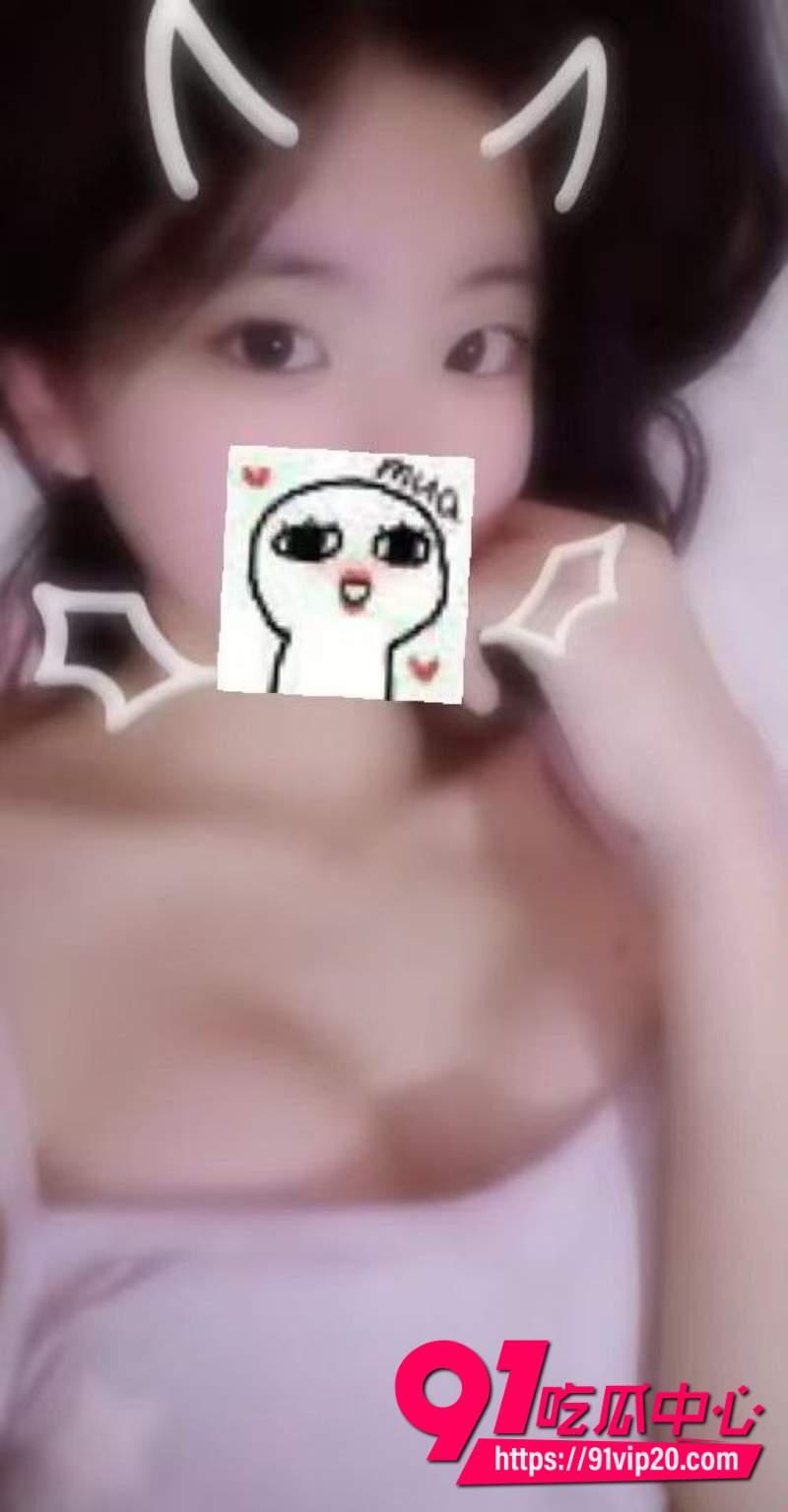 庄河职业教育中心成年女大学生翁孙依琳和网友裸聊自慰的私密视频曝光2 庄河职业教育中心成年女大学生翁孙依琳和网友裸聊自慰的私密视频曝光2