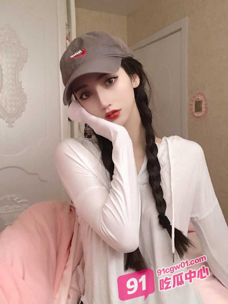上海师范李思欣 寻求刺激荧光绿避孕套做爱 被男友发现逼里发光！ 配图5