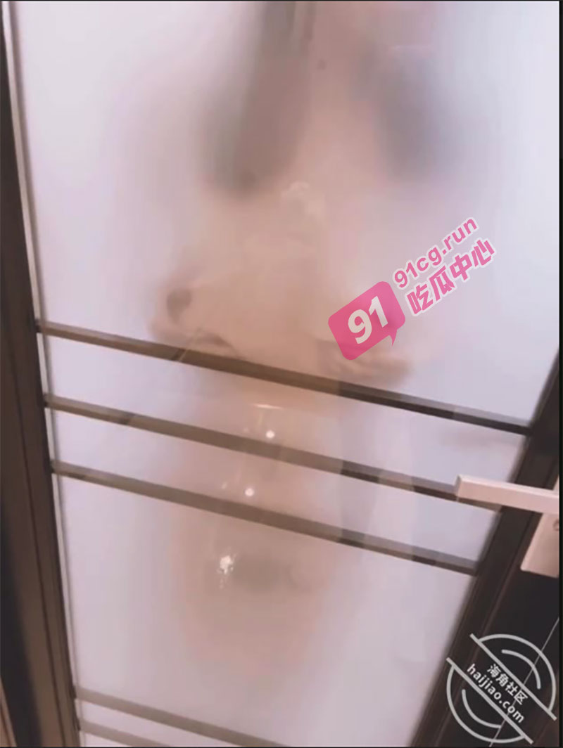 【乱伦精品连续剧】妹妹的第一次给了我 - 老爸在家真的太不方便了