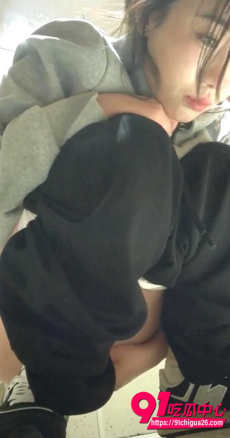 购物中心女厕偷拍反差美女9 购物中心女厕偷拍反差美女9