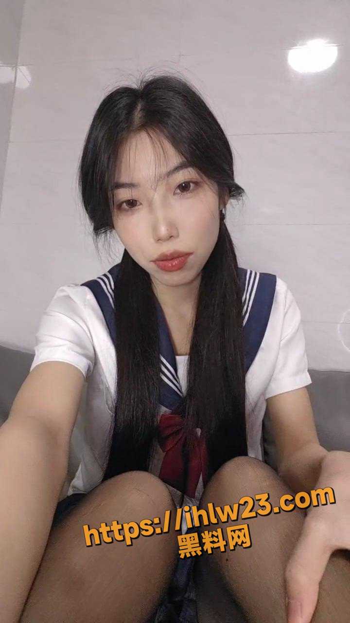 反差母狗阿黑颜JK制服居家自拍 性感短裙没穿内裤 对镜特写自慰表情淫荡