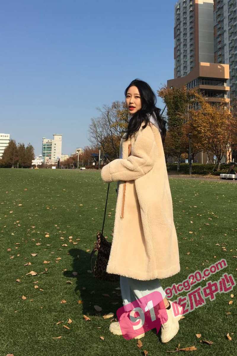 丰满人妻遭渣男偷拍做爱全过程 新婚当日视频就传遍朋友圈！ 配图2