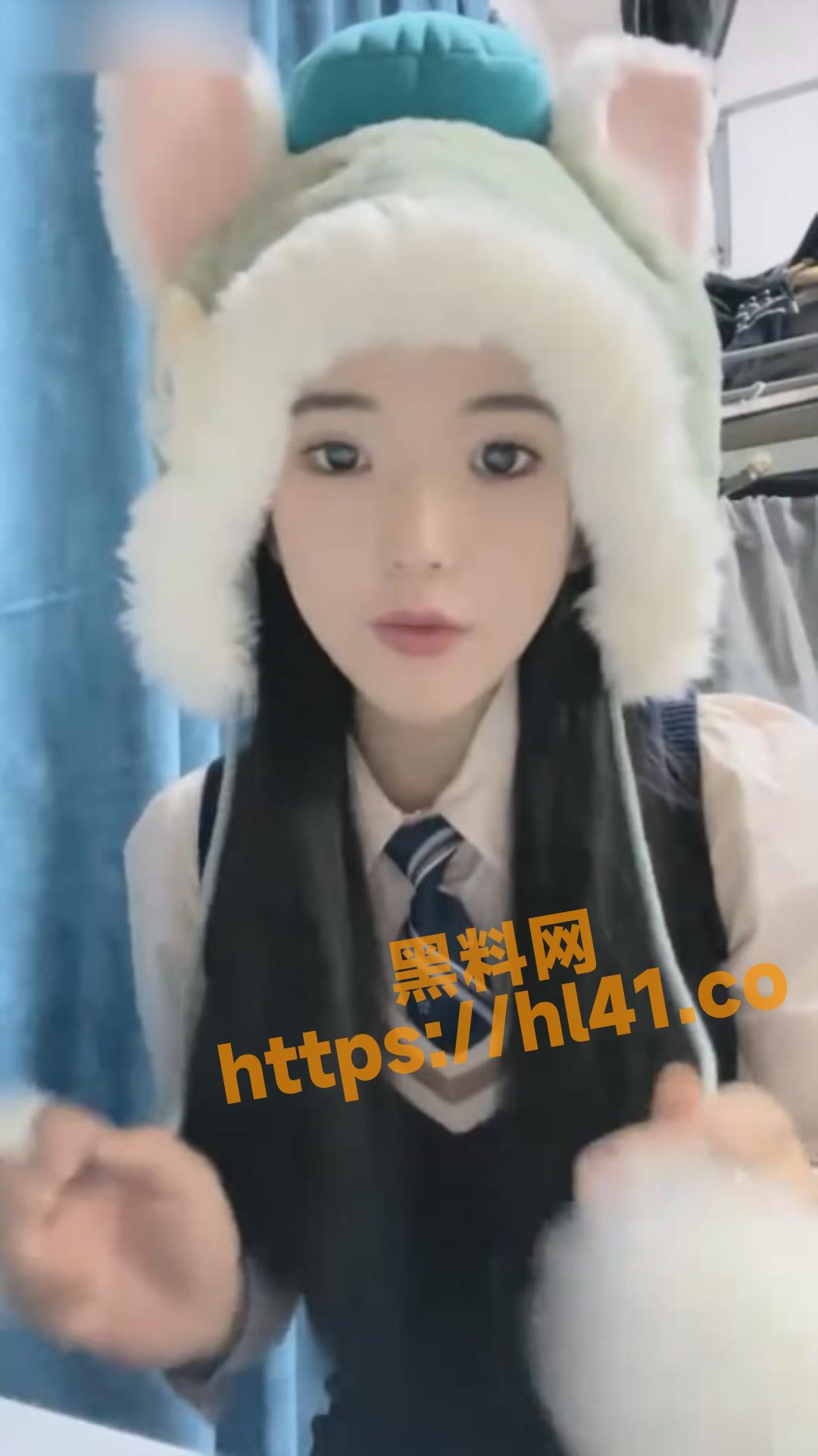 女神级别的校花 下海黄播 不但颜值高身材也非常爆炸 还能舔到自己的乳头!