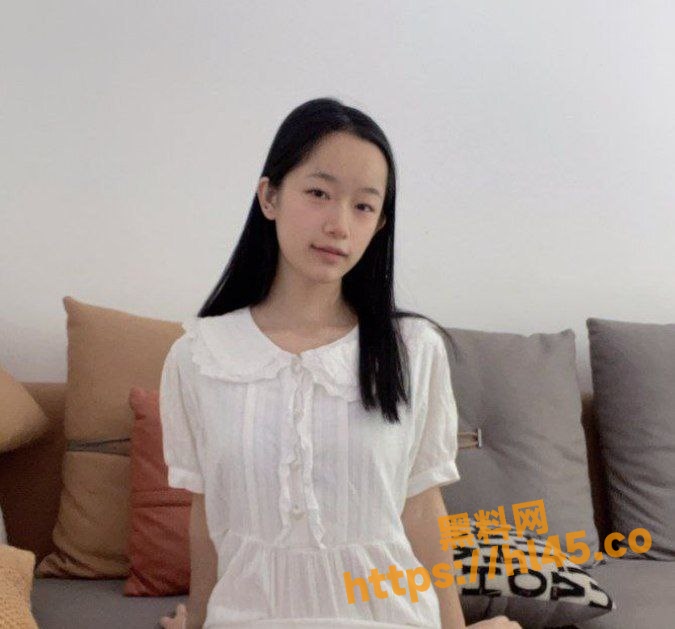 04女大学生爱上鬼火黄毛直接秒变母狗极其欠操 任由黄毛的调教全程露脸实拍！