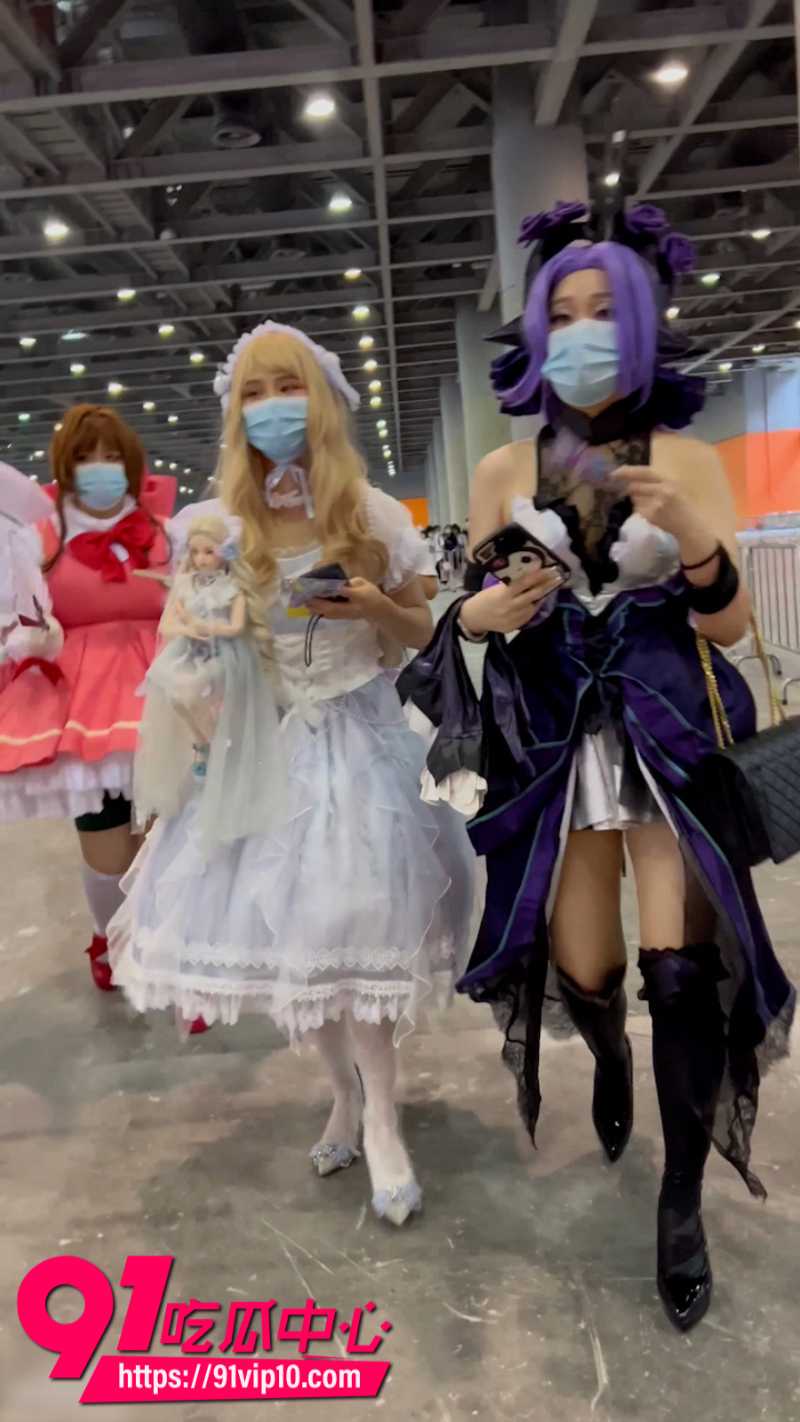 抄底大神漫展尾随偷拍光与夜之恋女coser裙底2
