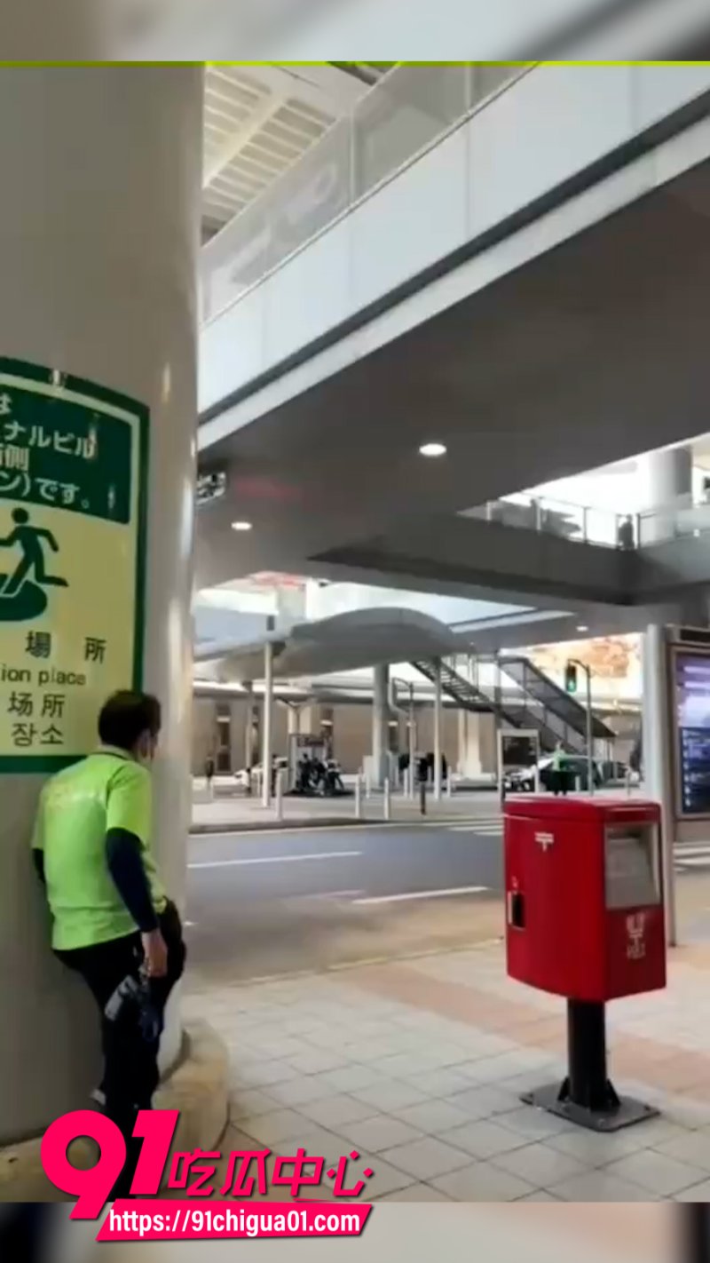 中国籍男性游客在日本关西机场跳楼3