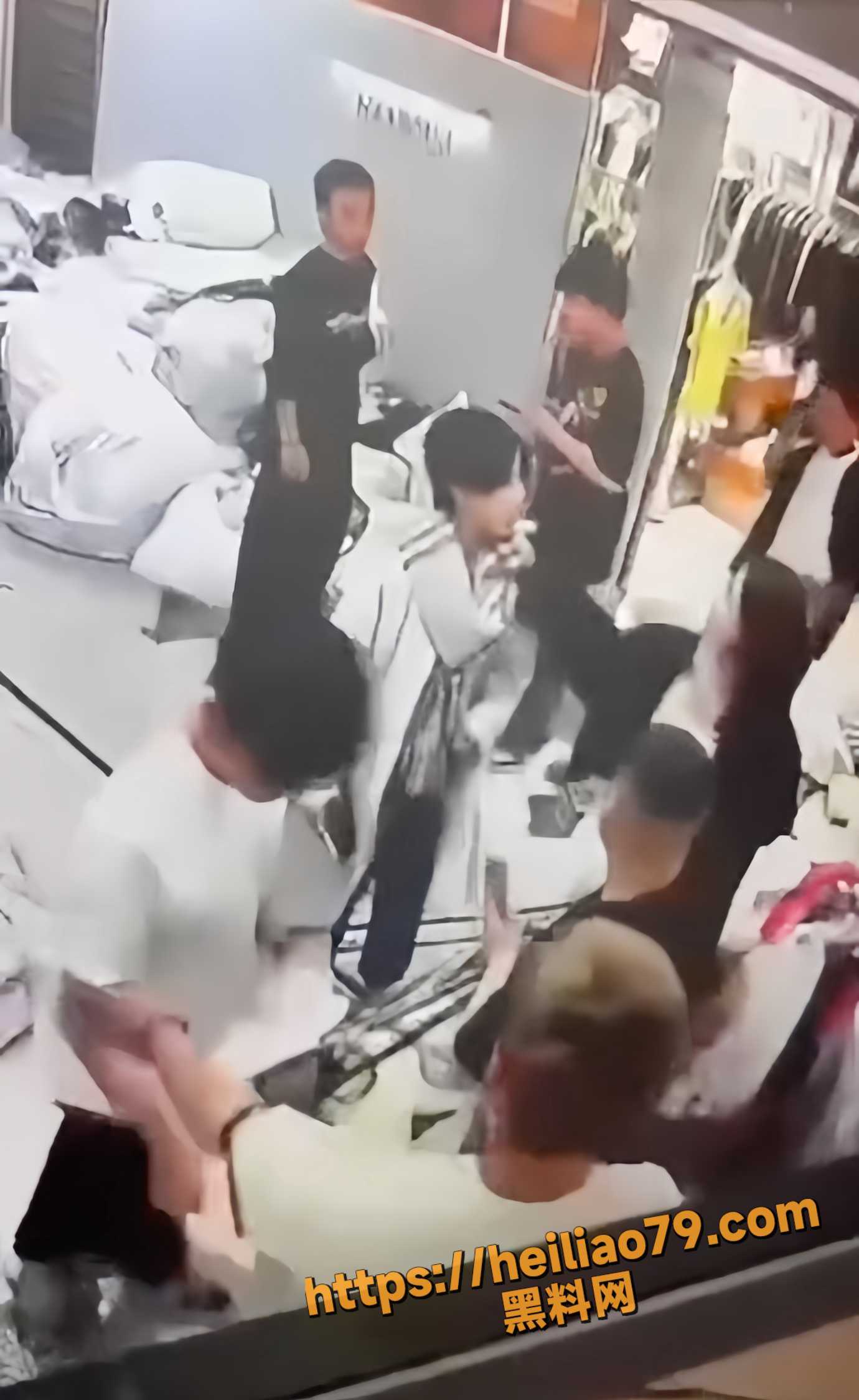 杭州四季青老板娘 二姐 被小三索钱后上演撕逼大战 现场完整版视频曝光