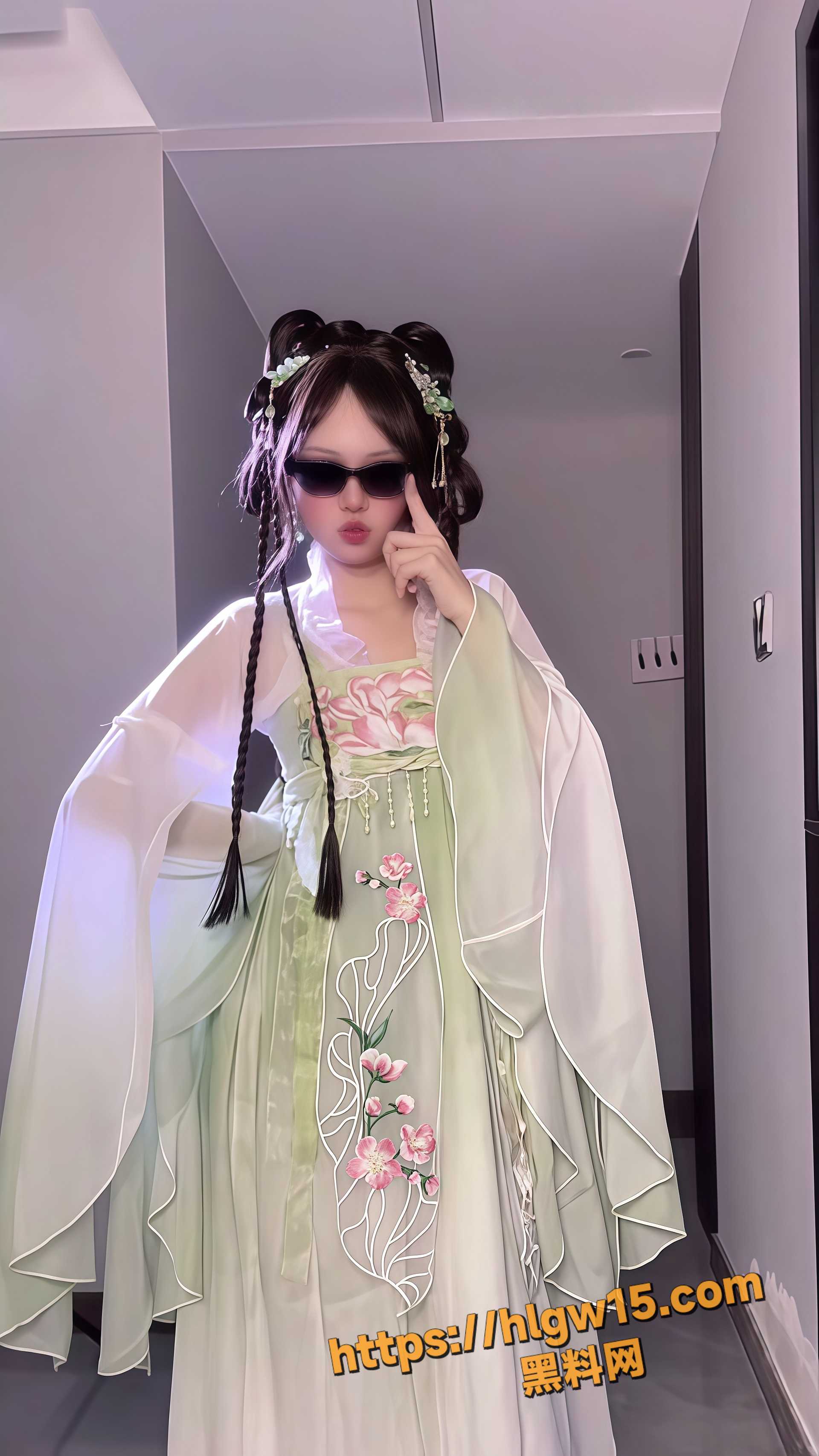 推特高颜值美少女 小仙云儿 最新裸舞合集 抖音风变装裸舞诱惑 扭腰抖臀画面火辣到不行！