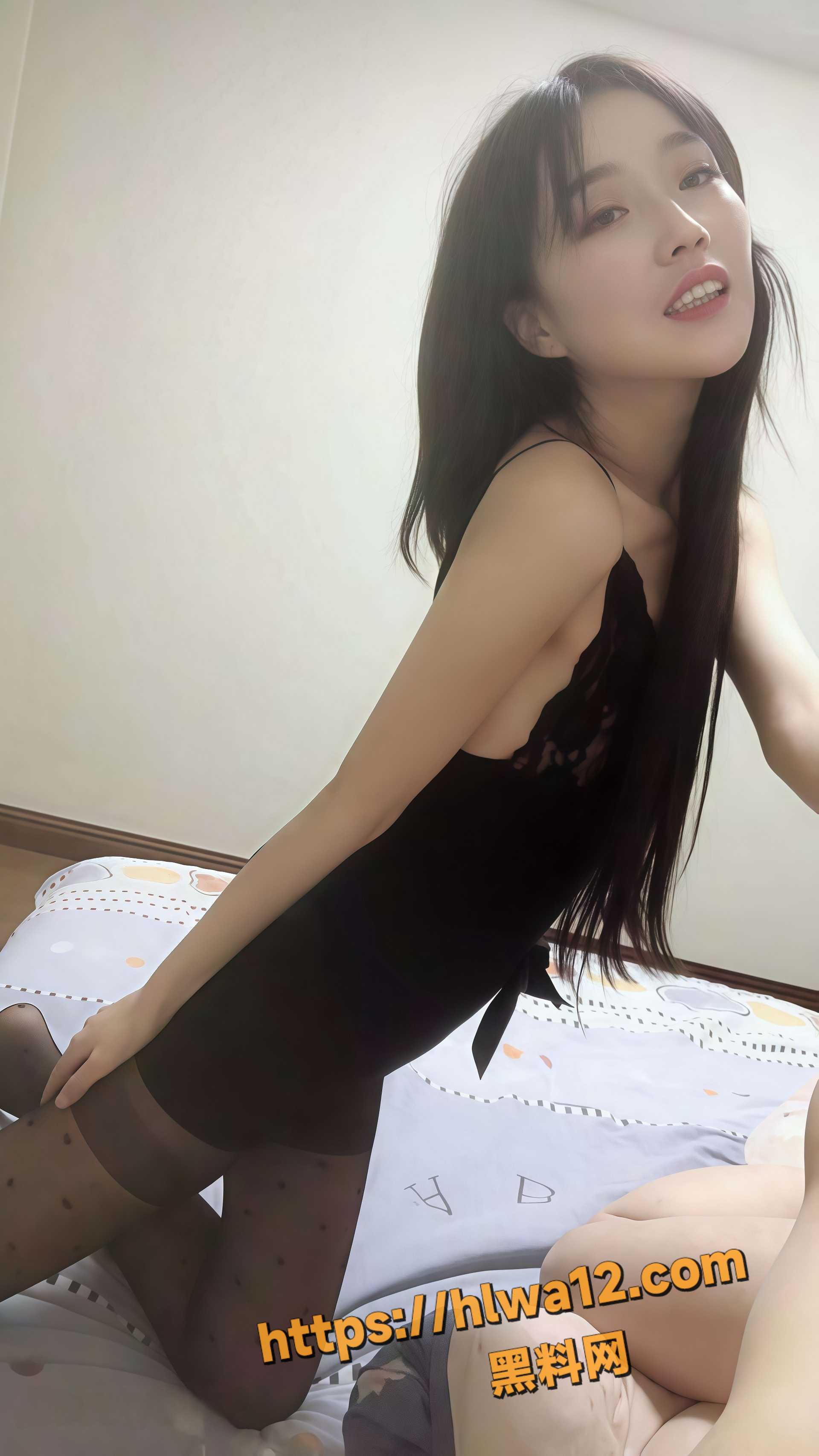 广东潮州教语文的性感女教师 私下聊骚勾引学生家长 酒店约炮口交做爱 不雅视频流出！