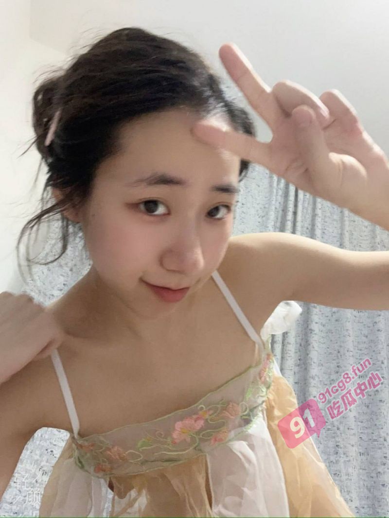 极品古装风清纯少女 在家无聊 开启裸体大秀场面 超劲爆 瓜友们速看 ！
