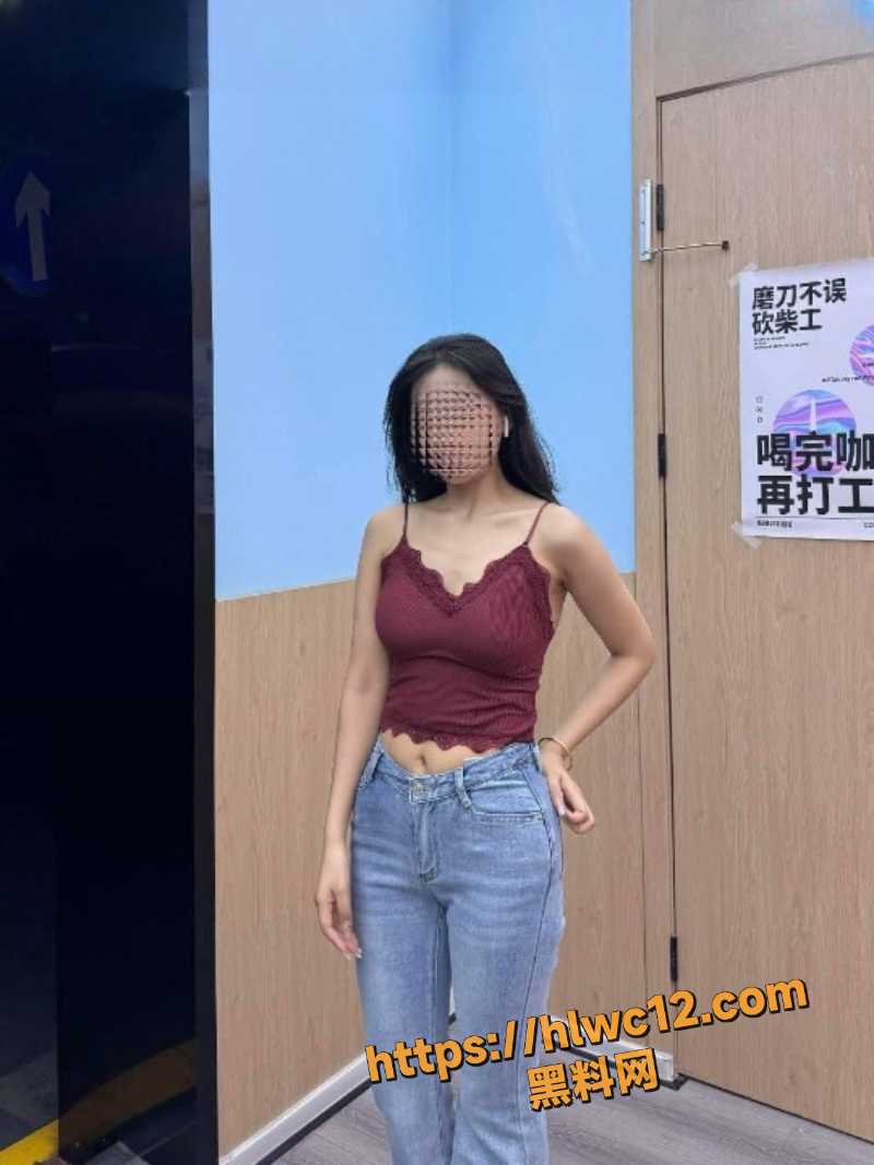 海角乱伦 和妈妈堂姐的性福生活 强上喝醉的堂姐 最后内射进她的骚逼 静静看着精液流出