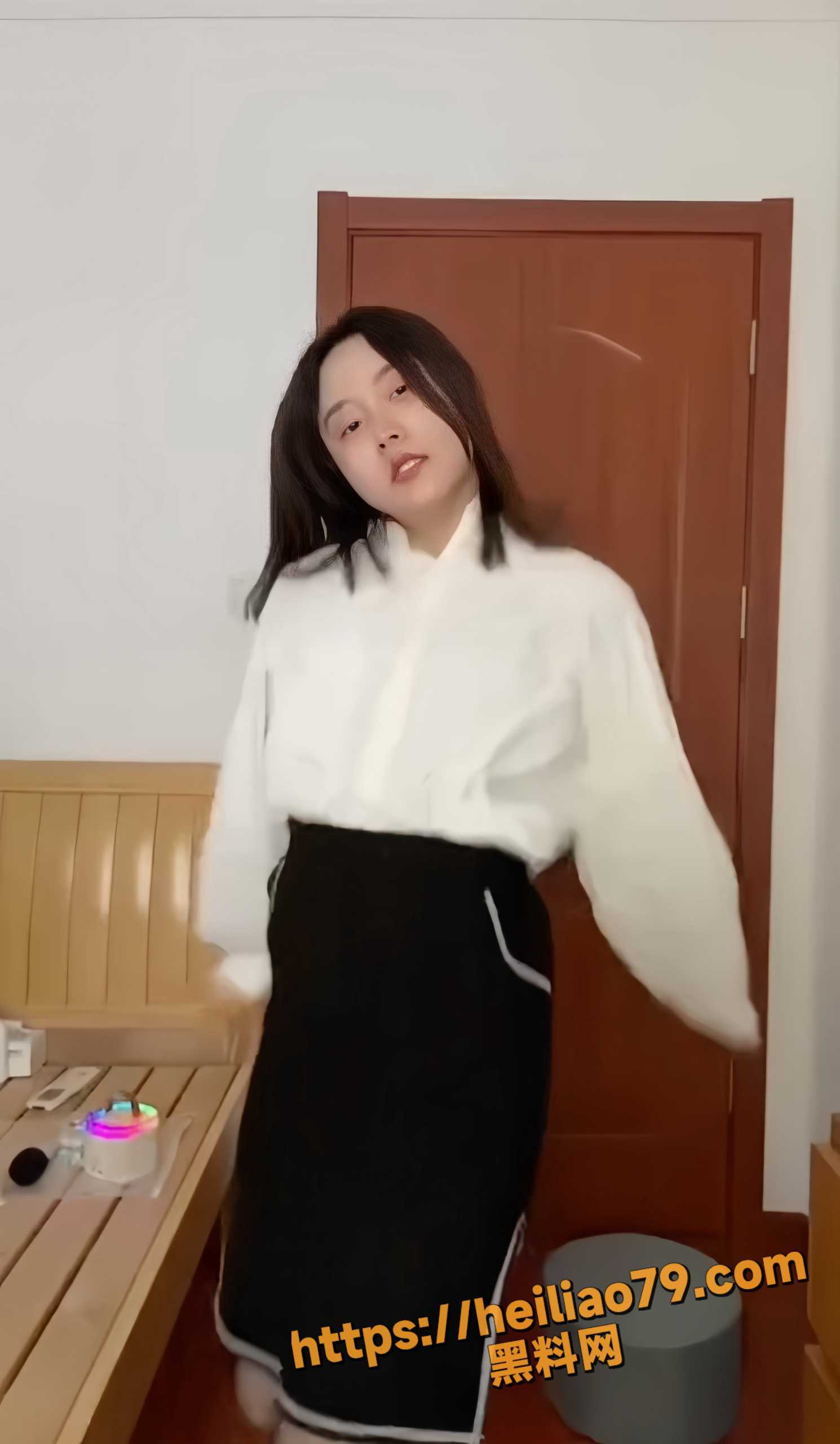 快手主播 固执的守村人 连体黑丝骚舞挑逗 扣穴自慰浪叫连连