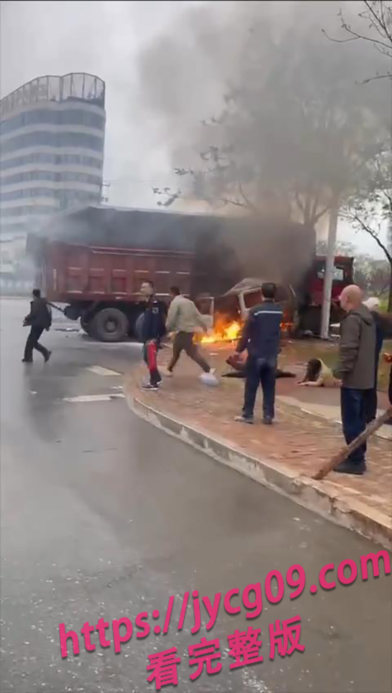 山东惨烈车祸现场曝光！群众拼命救人却无力回天 配图5