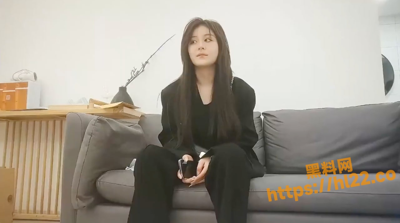 美女被各种姿势猛操几次后求饶！鸡吧太大太猛边操边哭顶不住～最后只能口爆了！