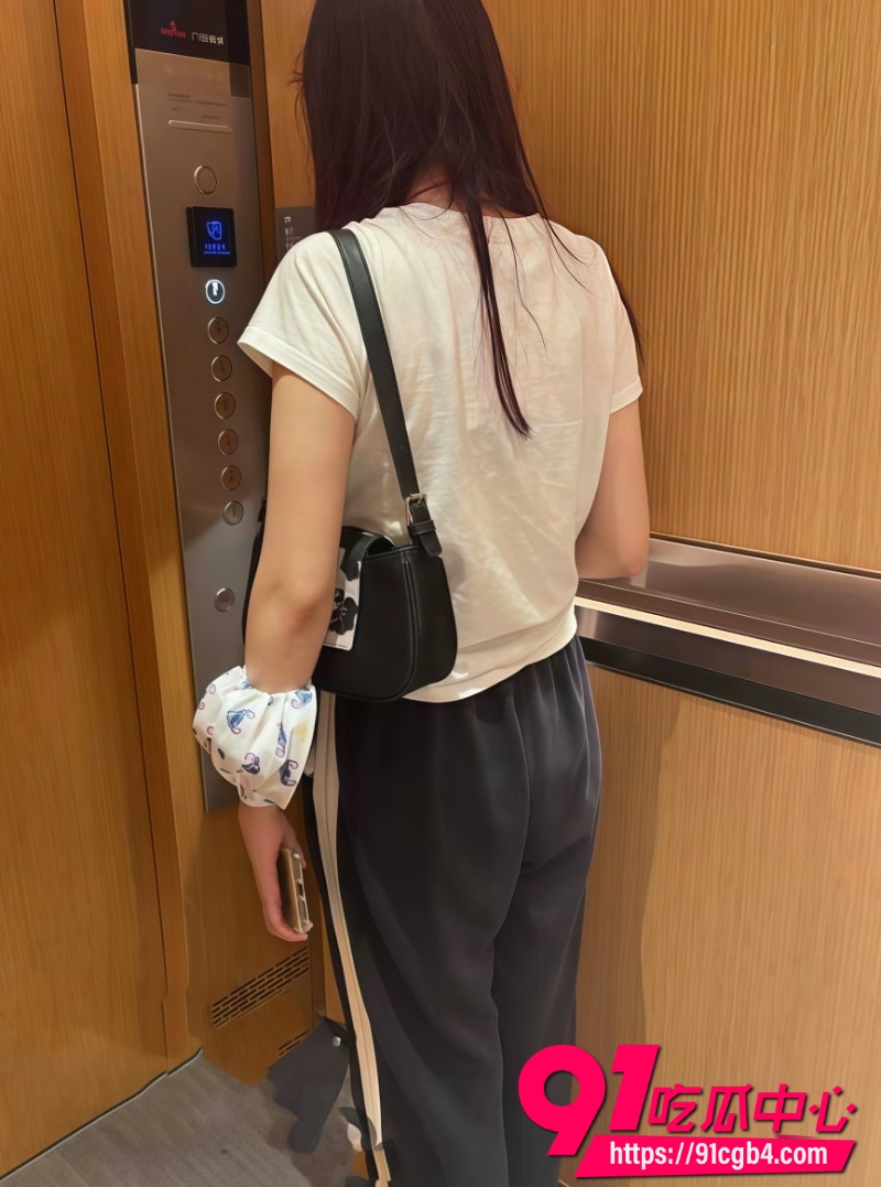 深圳锐思教育李金玲酒店自拍5 深圳锐思教育李金玲酒店自拍5