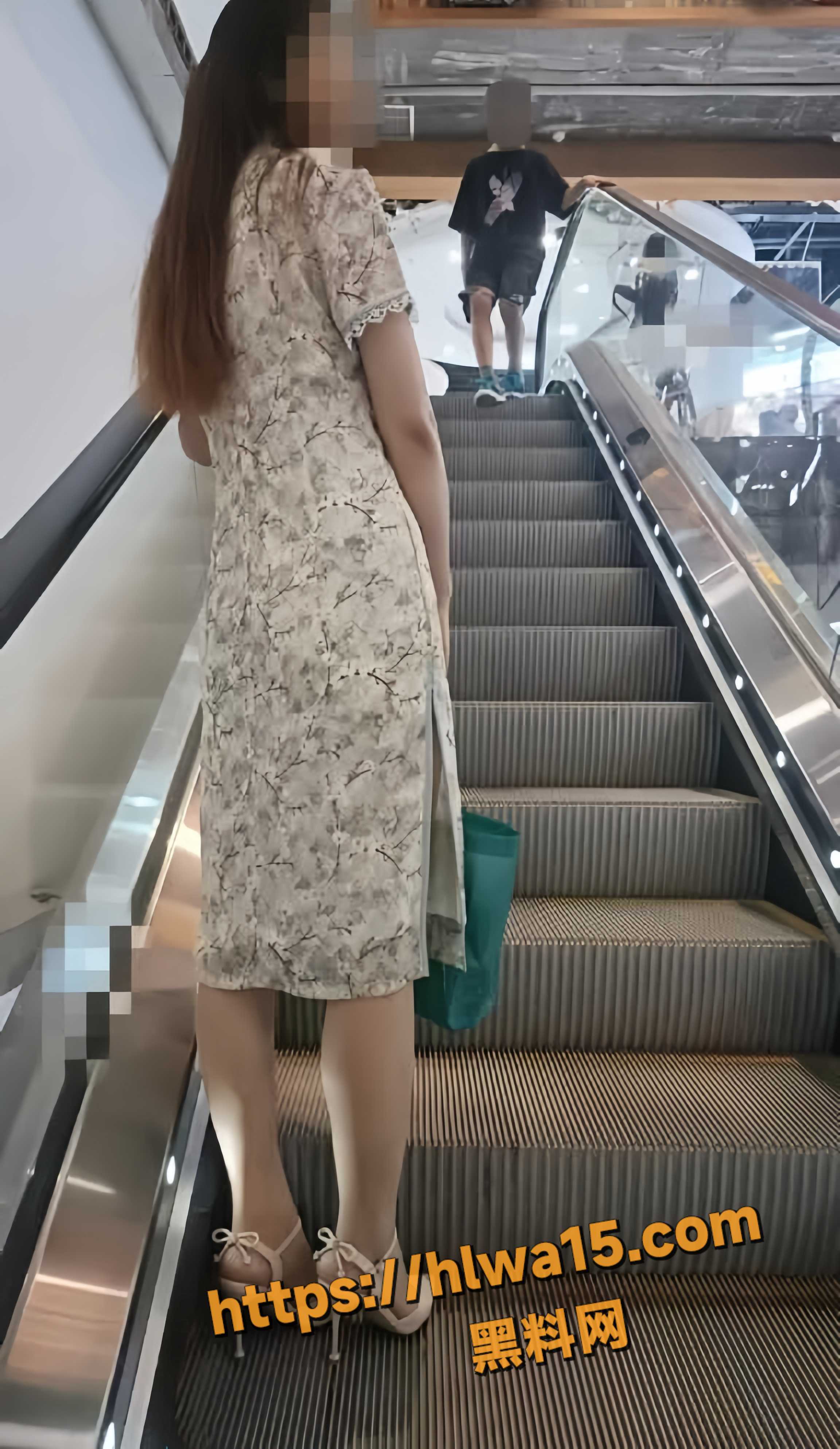 嫂子穿旗袍被操的样子简直太骚了 一会儿叫我姐夫 一会叫我爸爸 太刺激了 大胸嫂子会喷水 71-75集