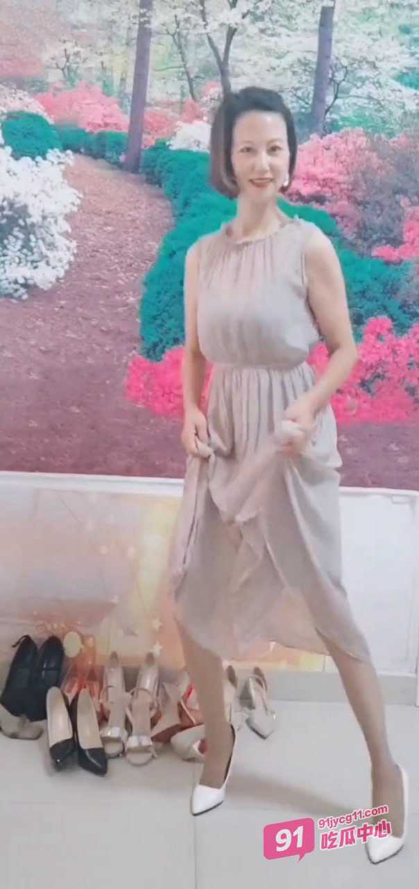 快手熟女雾里拥你私拍流出 一波接一波让人欲火焚身！