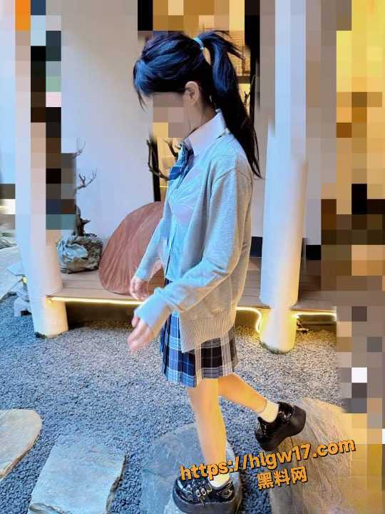 海角社区 意淫自己妹妹 41-45集 后续会持续更新  房间弥漫着一份浓郁的暧昧气息!
