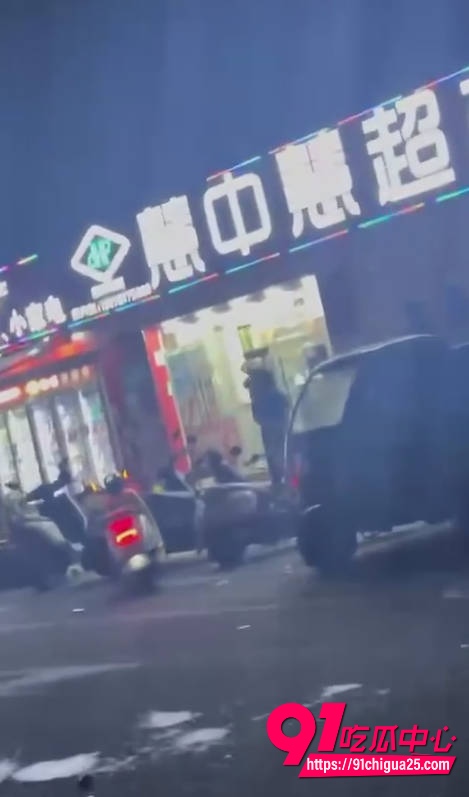 精神小伙深夜超市为护对象惨被七刀2
