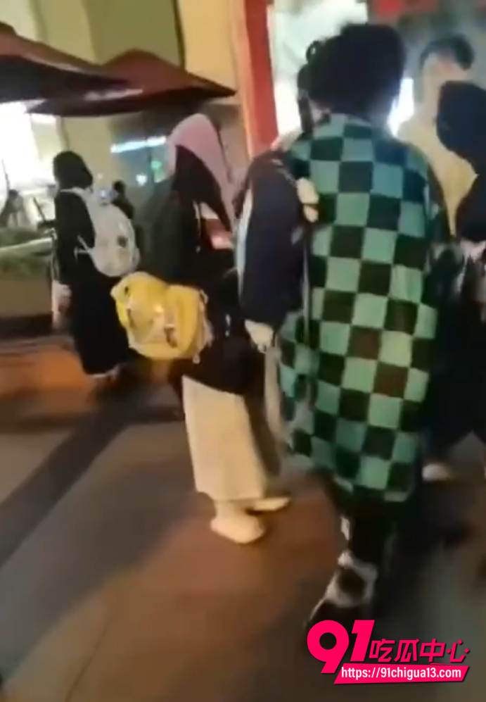 成都天府红摄影打人视频10