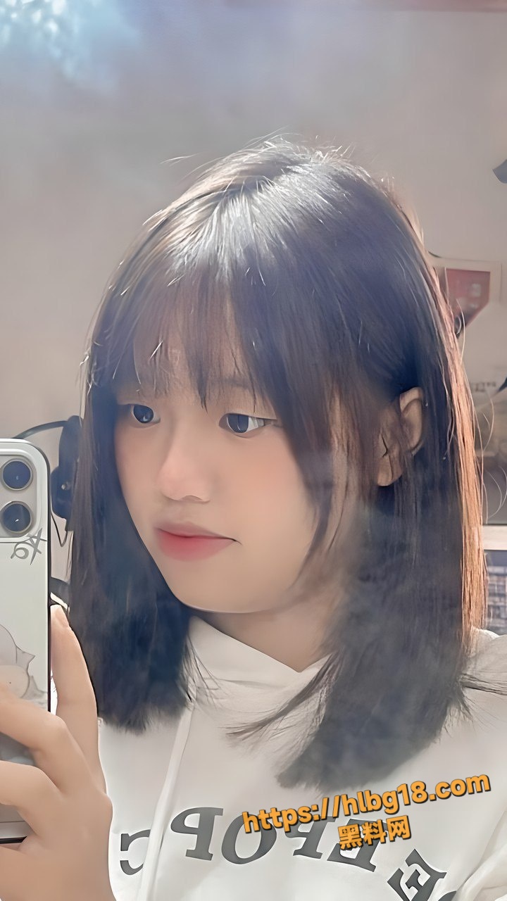 刚满18岁的高中生可爱妹子 李宥瑄 被网路大神调教并自拍 全裸开高叉自慰给大神看结果惨遭泄密！