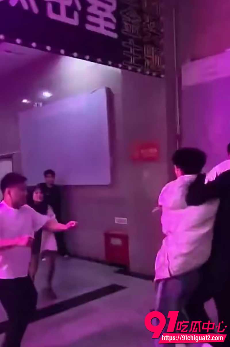 精神小伙1V3事件 6