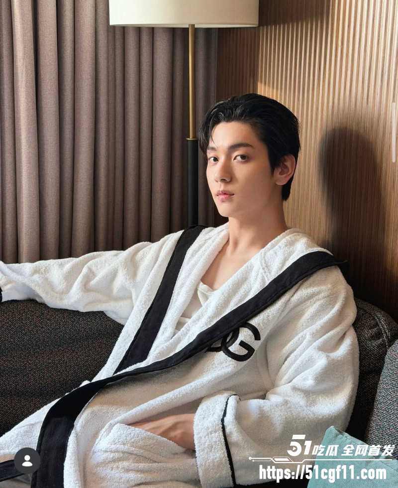 韩国TXT男团崔秀彬脚踏多船被前男友曝光05