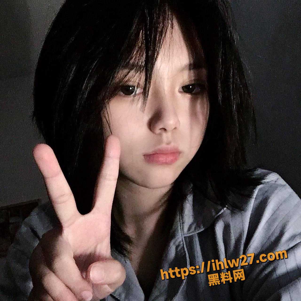 就读于某艺术学院的舔狗型女友 为巩固俩人之间的感情 给异地恋男友拍摄私房照解馋！