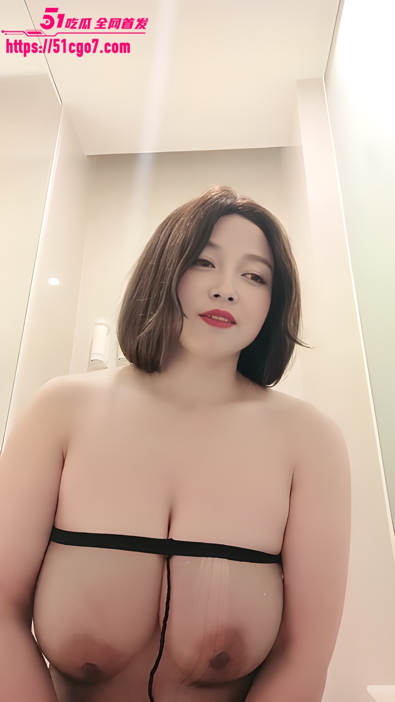 抖音超级大奶熟女 小海媚 黑丝情趣内衣浴室湿身自慰6