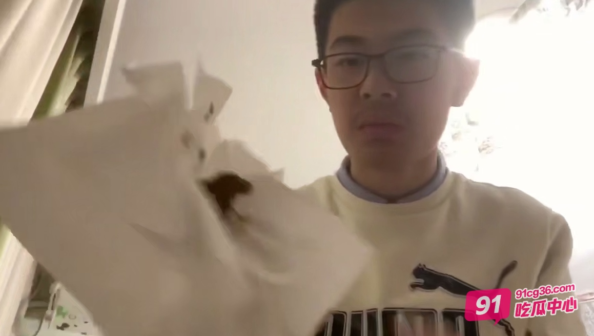 极度重口 杭州四中变态男直播吃屎 视频被录下后全校疯传！ 配图3
