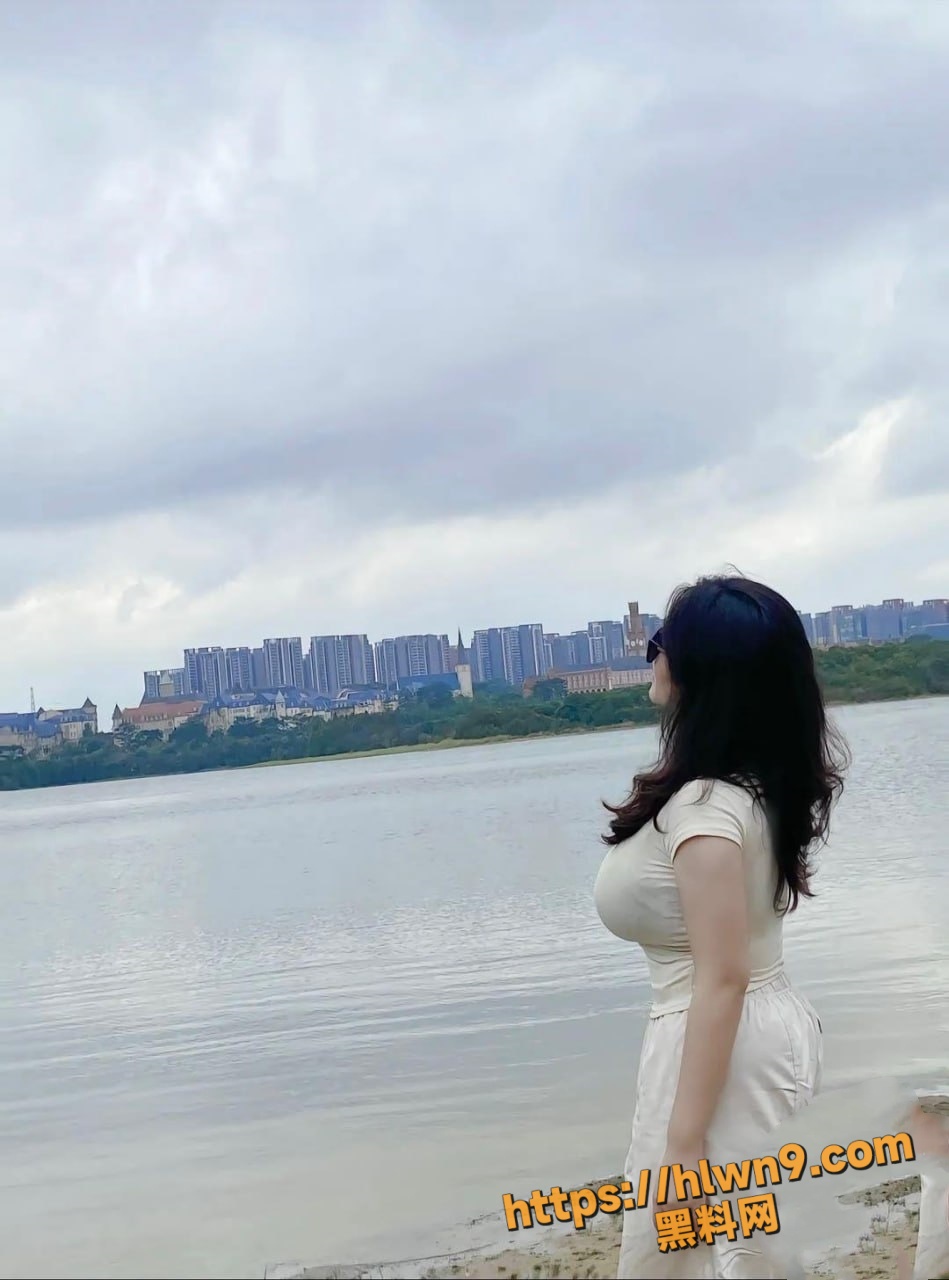 海角社区 奶子即正义 玩弄老婆的大奶闺蜜 肆意玩弄极品少妇 对白真实 口活顶爆了