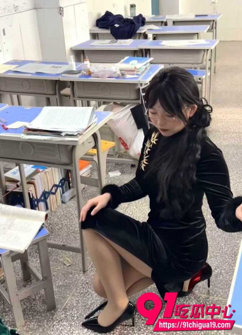 许昌八中女教师刘聪调教视频曝光 滴蜡毒龙调教到求饶 校外彻底放飞骚浪本性