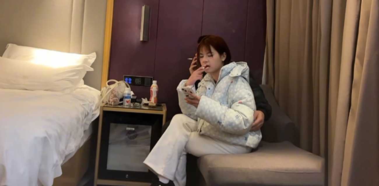 探花大神阿宾探花 约到18岁甜美美少女 性格超好服务超棒 满嘴骚话无套内射爽翻了!