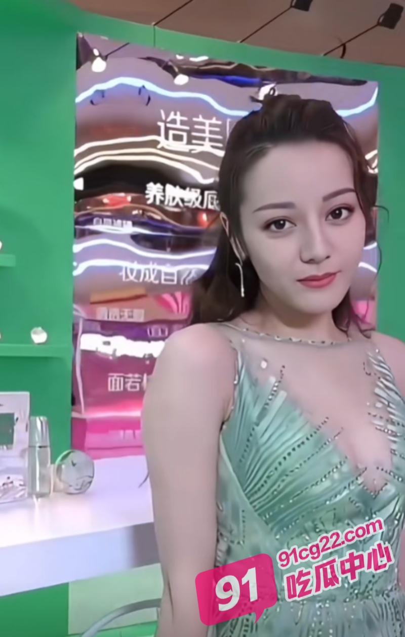 迪丽热巴被潜规则黑历史 化身秘书被导演抠逼肏穴 粉丝的天就这样塌了 配图2