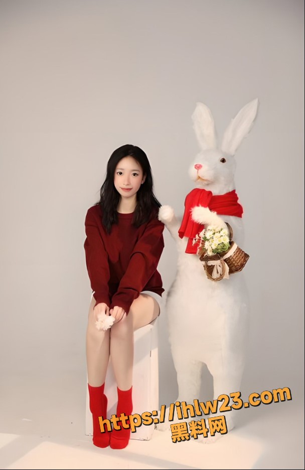 上海大奶骚货 宋佳佳 背着舍友拉开衣服自慰骚拍 跟网恋对象玩裸聊寻刺激！