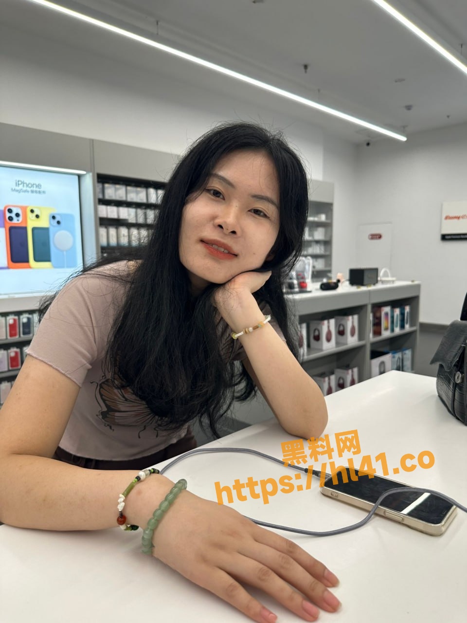 淫荡人妻 佳佳 与老公性爱自拍泄密！还原最骚人妻最真实的一面体验性爱高潮！