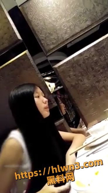 真实迷奸系列 周末邀约单位风韵少妇共赴晚餐 灌醉之后拉去开房的视频实录