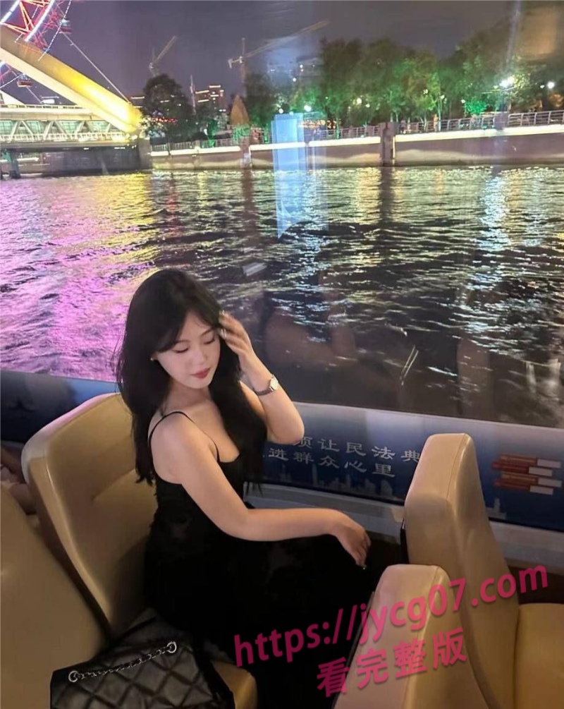 俞佳林真实私拍泄密：21岁清纯女友为爱服务 口交镜头太撩人 配图2