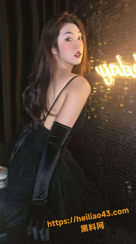 重庆大学乖乖女 贾玲玲 与大四学长固炮两年之久 分手后大量不雅视频被曝光