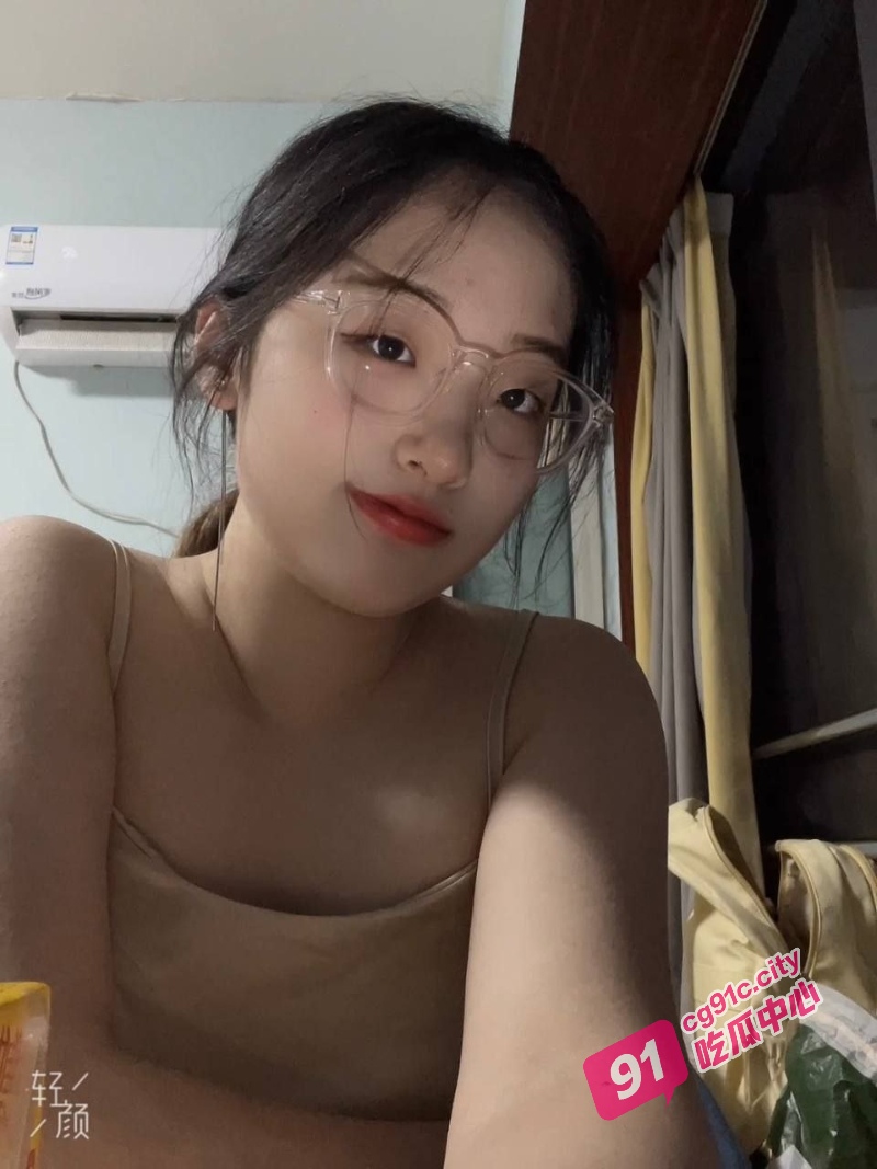 人生如戏全靠演技～学生妹每一个微表情都在诠释JJ的进出 绝配淫荡的呻呤