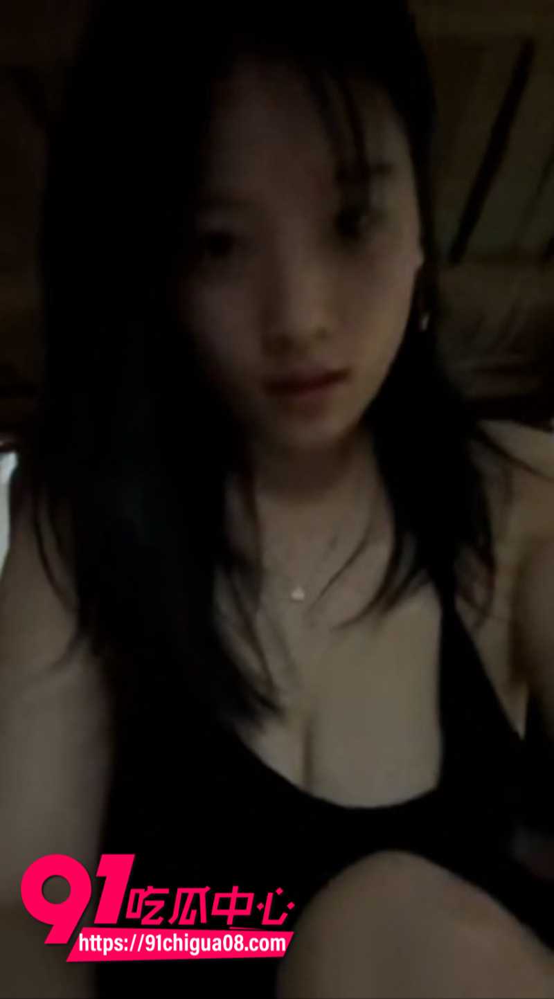 抖音反差女大学生 小乔YYDS 在宿舍里背着室友 跟金主爸爸付费1V1裸聊