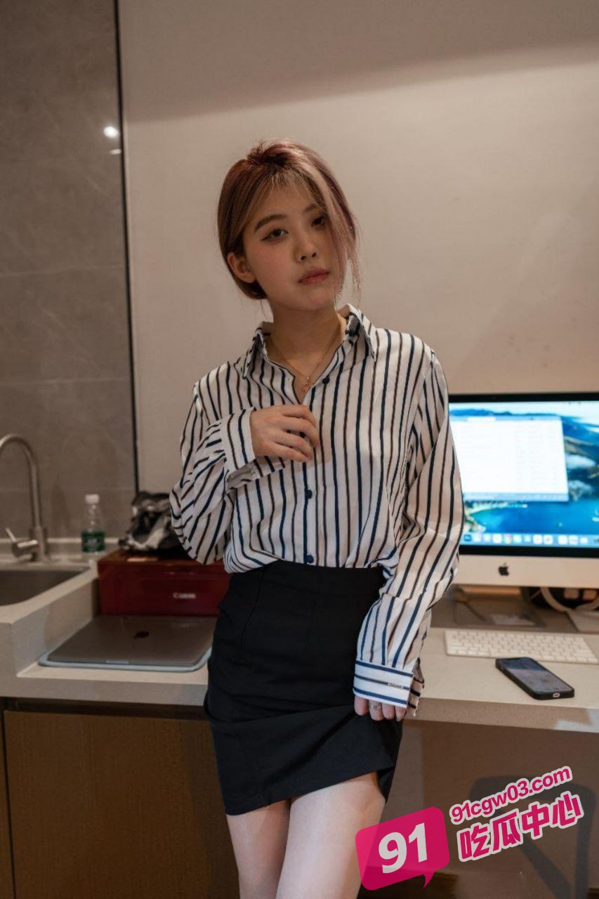 韩系萌妹ISS尤好物最新约拍职业装全裸图集花絮流出 丝袜女神高清露脸掰穴现场！ 配图2
