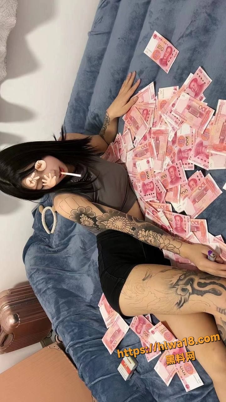 极品反差母狗纹身小妹群P视频曝光 精神小妹变淫荡母狗！，脚踩高跟鞋，扭动腰肢