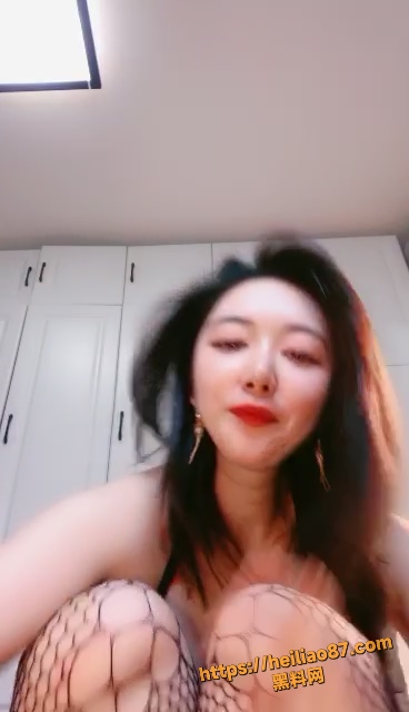 网友求瓜 巨乳御姐 萌奶大美 直播掰穴 怼穴自慰抠逼 高潮大声浪叫 妥妥福利