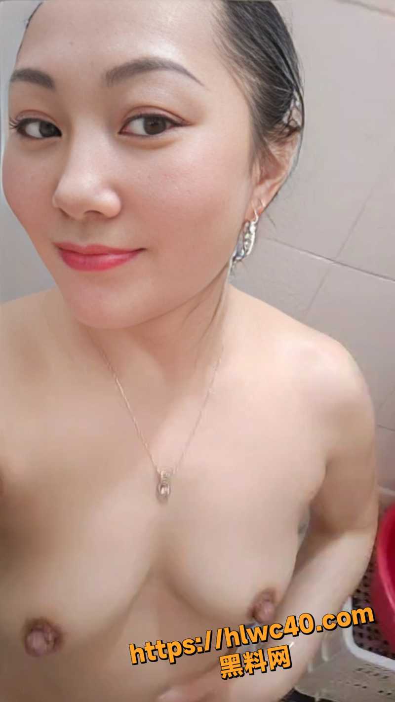 四川熟女超级骚货 洗澡视频天天报备 边抠边揉奶发泄饥渴的欲望